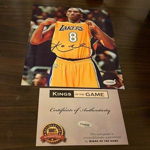 Kobe Bryant autographed 8x10 photo
